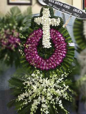 Hoa tang lễ người Công Giáo