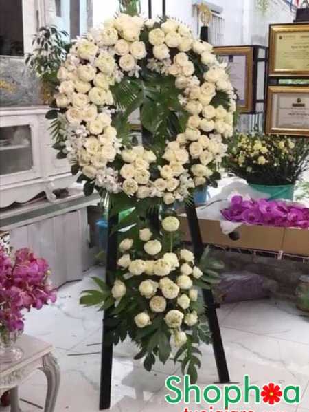 Hoa tang lễ sử dụng hoa hồng trắng có ý nghĩa gì?