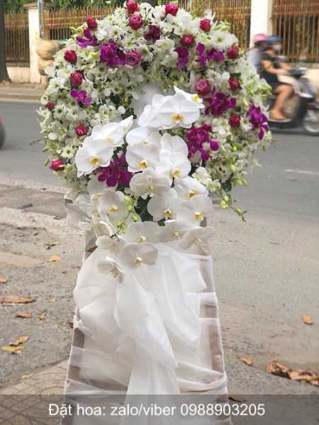 Vòng hoa tang hoa Cẩm chướng