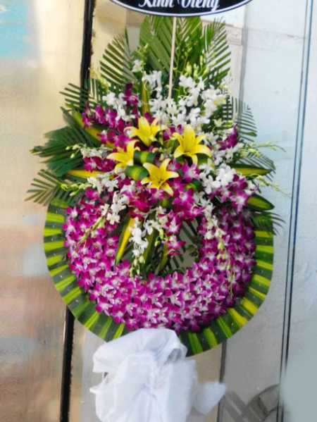 Hoa tang lễ màu tím